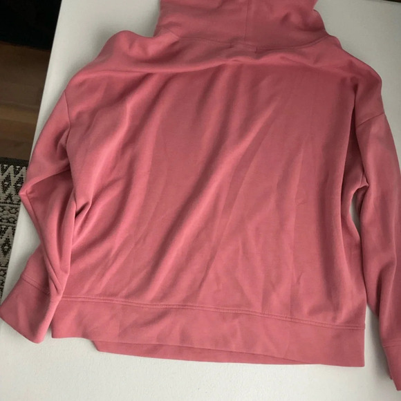 Women’s Cynthia Rowley cowl neck sweatshirt size large - Picture 3 of 3